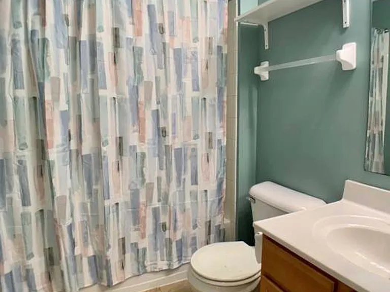 2243 Glasgow Ln — Photo 3