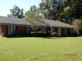 104 Country Club Dr, Greenwood, MS 38930