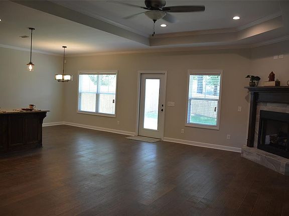 4th image of 662 Valley Stream Dr