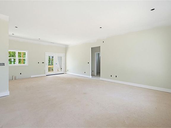 5th image of 326 College St