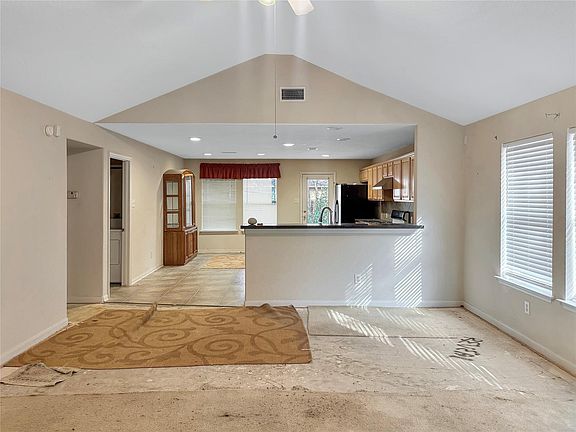 4th image of 14 S Bristol Gate Pl