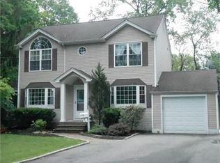 17 Cameron Ave, Pompton Plains, NJ 07444