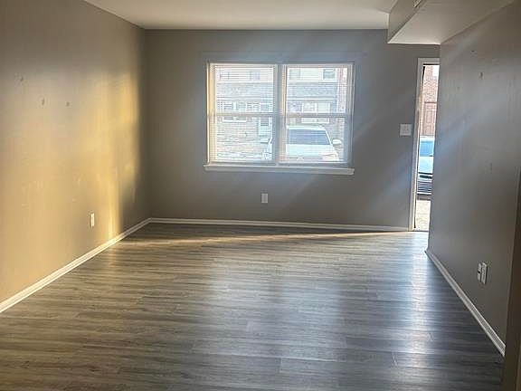 3rd image of 2916 Veach Rd