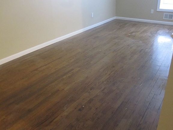 4th image of 40 Redgrave Ave