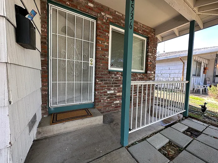 2 bed, 1.0 bath, 950 sqft, $1,610 — Photo 2