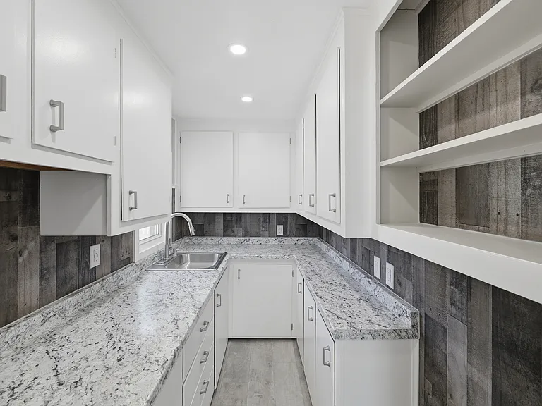 19 1/2 Balcom St #1 — Photo 17