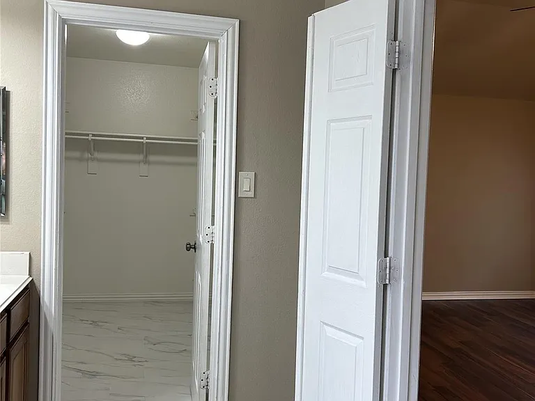 2148 Walnut Square Dr — Photo 9