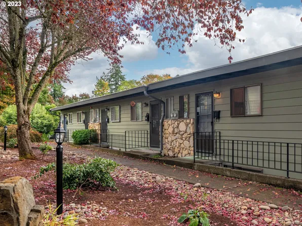 1550 SE Lava Dr APT 10, Milwaukie, OR 97222