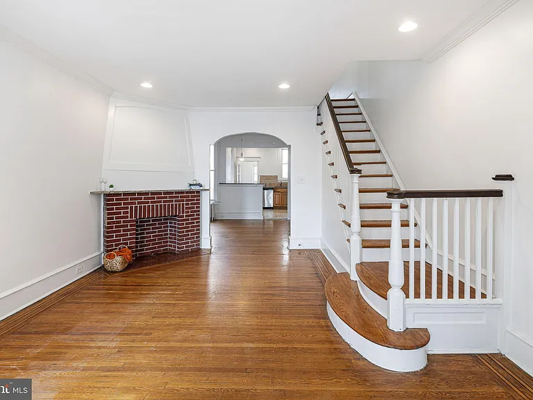 5361 Morse St — Photo 8