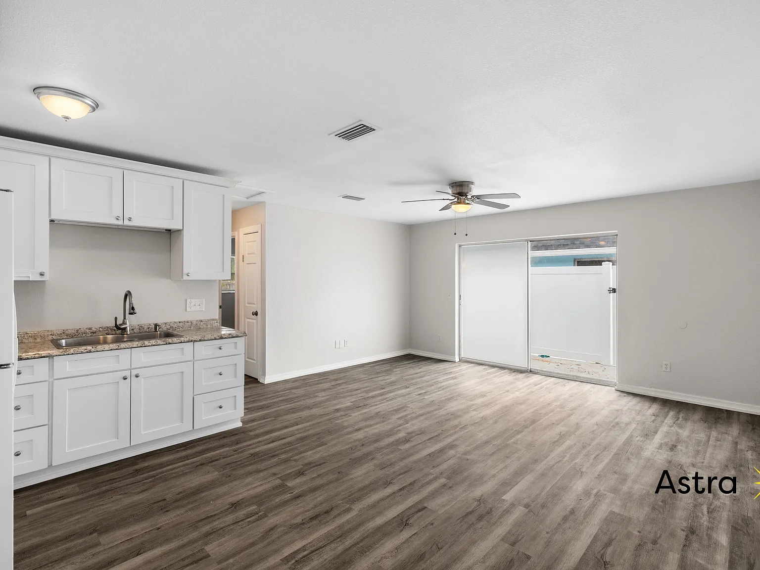327 S Fernwood Ave — Photo 3