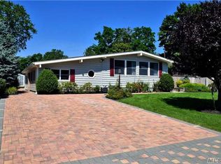 30 Neptune Ave, East Patchogue, NY 11772