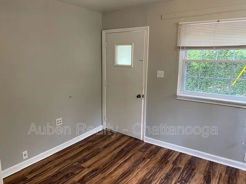 2 bed, 1.0 bath, 625 sqft, $995 — Photo 2