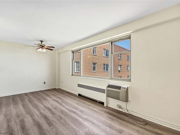 5th image of 11820 Edgewater Dr APT 916