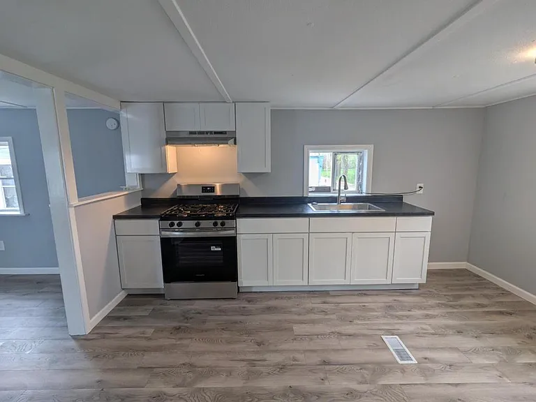 611 W Matthews St #31 — Photo 2