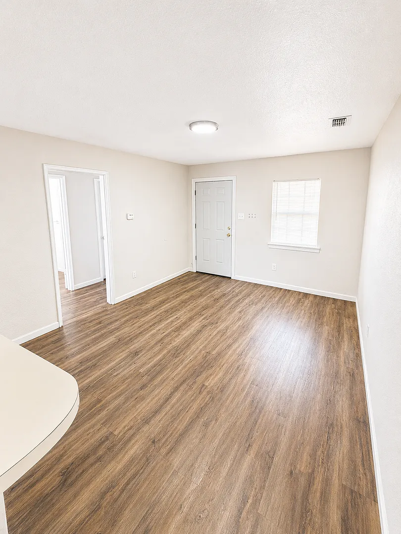 4215-B 35th Street — Photo 2