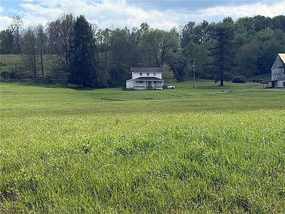 3rd image of 1939 Mahoning Rd S