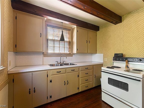 4th image of 2763 Highland Ave