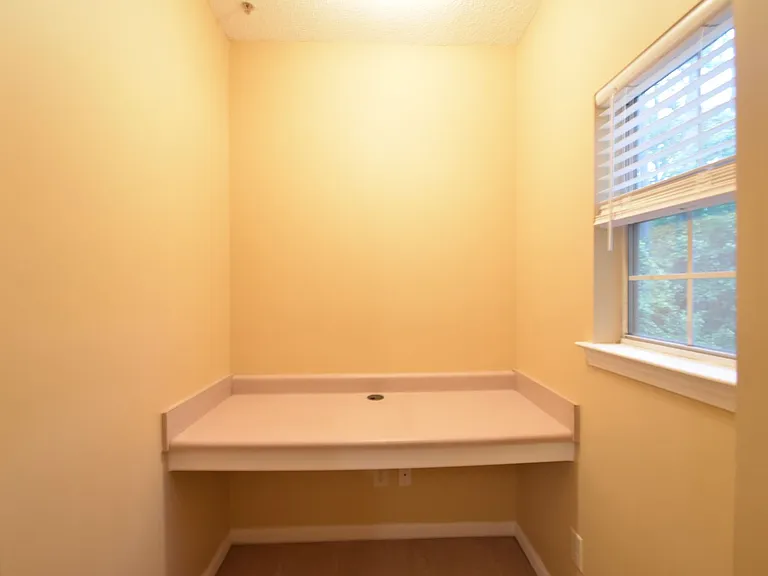 1202 Walden Park Dr — Photo 10
