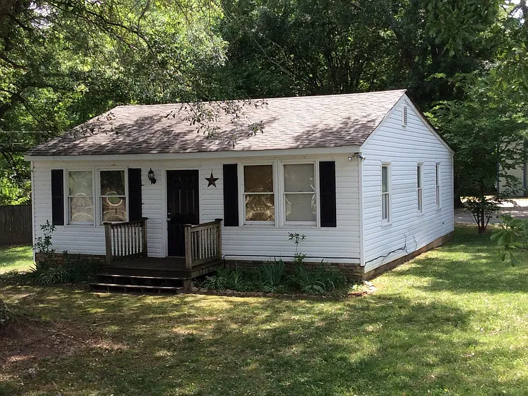 2526 Old Lost Mountain Rd — Photo 1