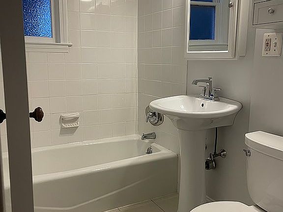 2nd image of 464-466 Courtland Ave