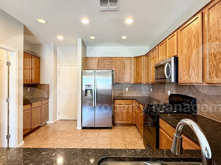 27297 N 172nd Ln — Photo 3