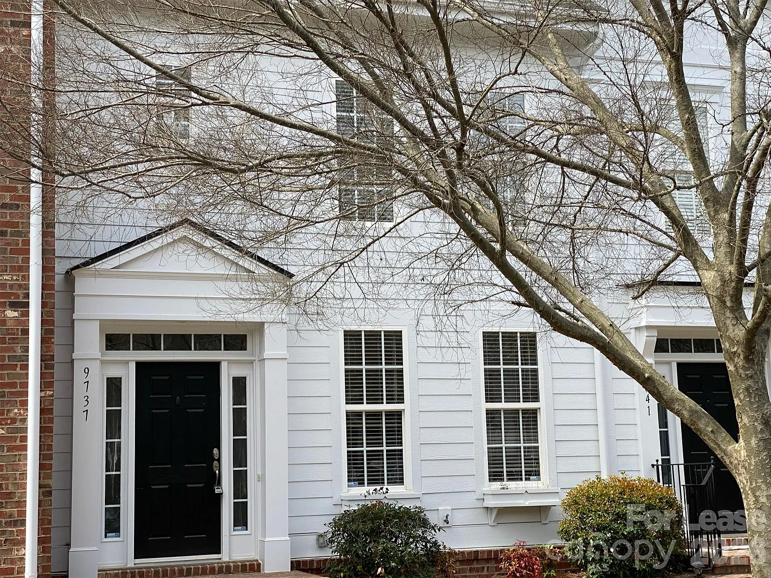 3 bed, 2.5 bath, 1380 sqft, $2,200 — Photo 2