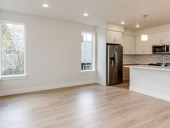 3rd image of 4785 N Albina Ave