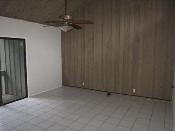 3rd image of 239 Crown Oaks Way