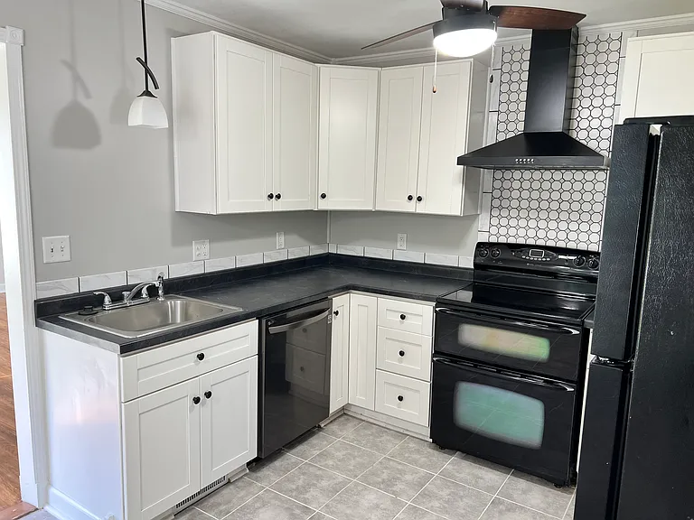 1204 S Liberty St — Photo 2