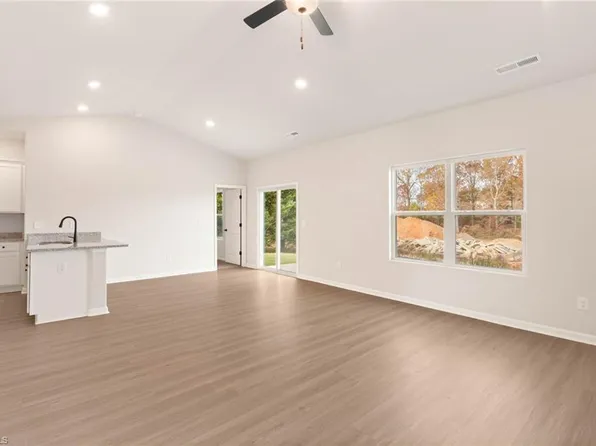 112 Courtland Dr, King, NC 27021