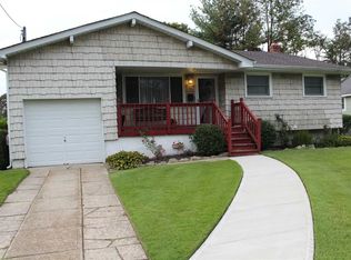 129 Terrace Ave, West Babylon, NY 11704