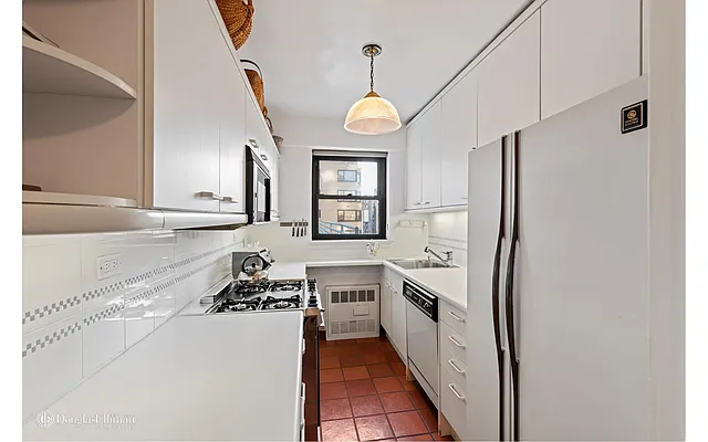 Sold by Douglas Elliman | media 31