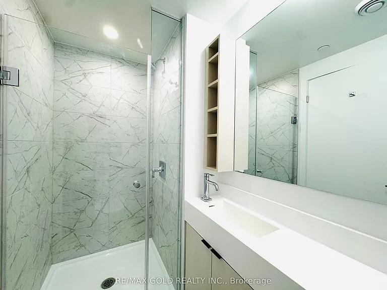 252 Church St #LPH03 — Photo 31