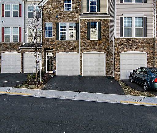 2nd image of 42428 Great Heron Sq