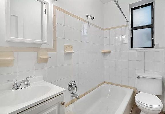 5th image of 102 W 79th St APT 4G