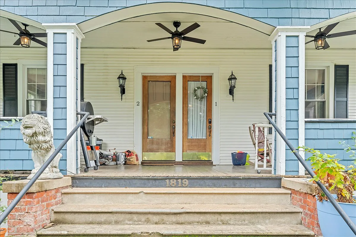 Building Photo - 1819 Cambridge Ave SW #2