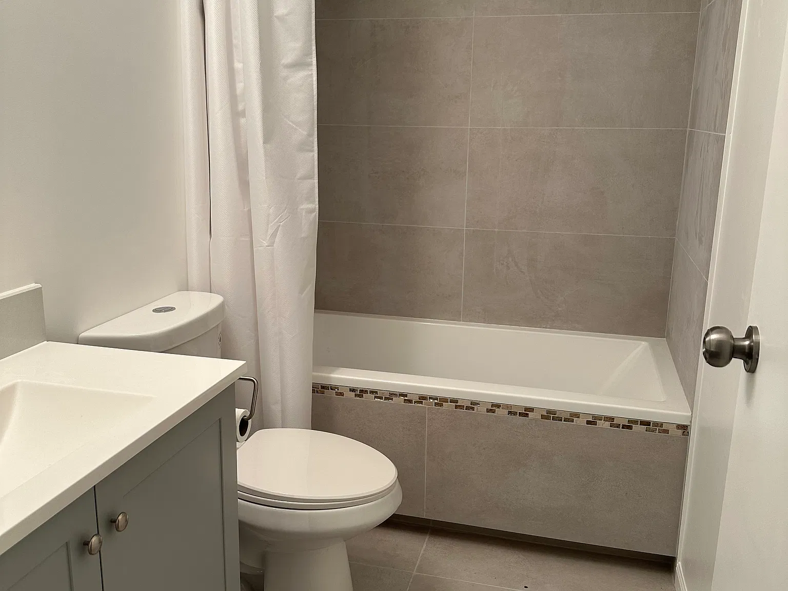 2 bed, $2,050 — Photo 4
