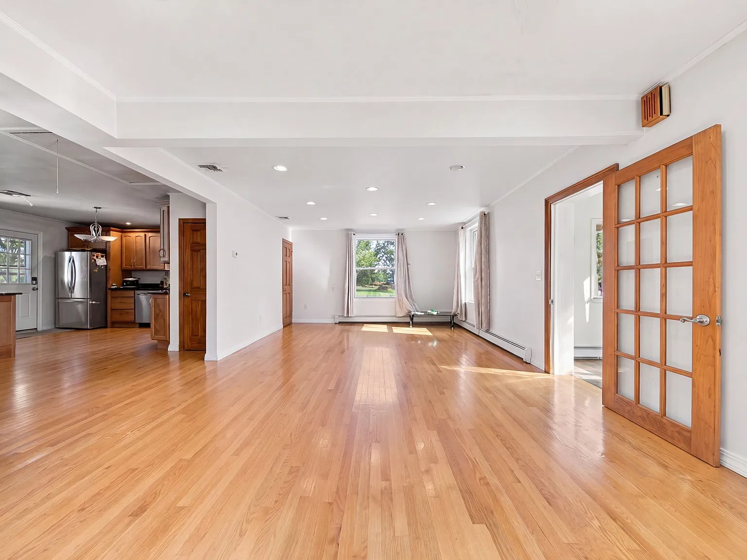 4 bed, 2500 sqft, $4,400 — Photo 4