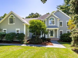 4 Lexington Cir, Bedford, MA 01730