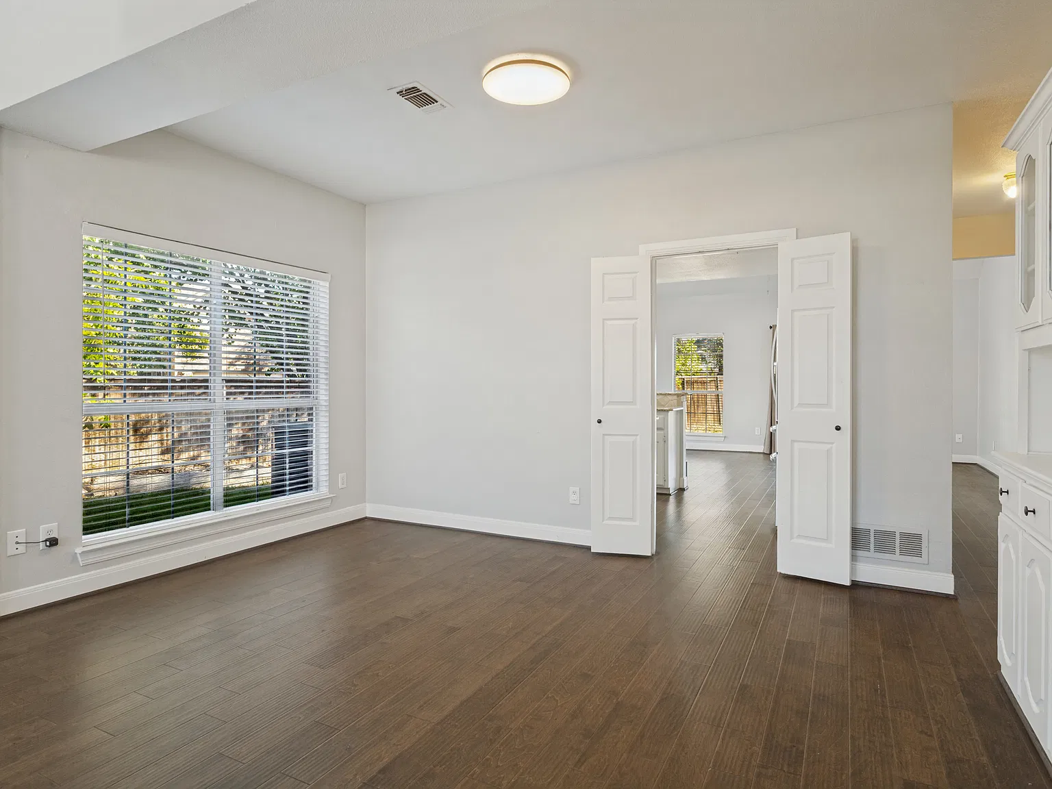 3 bed, 3.5 bath, 2143 sqft, $2,900 — Photo 4