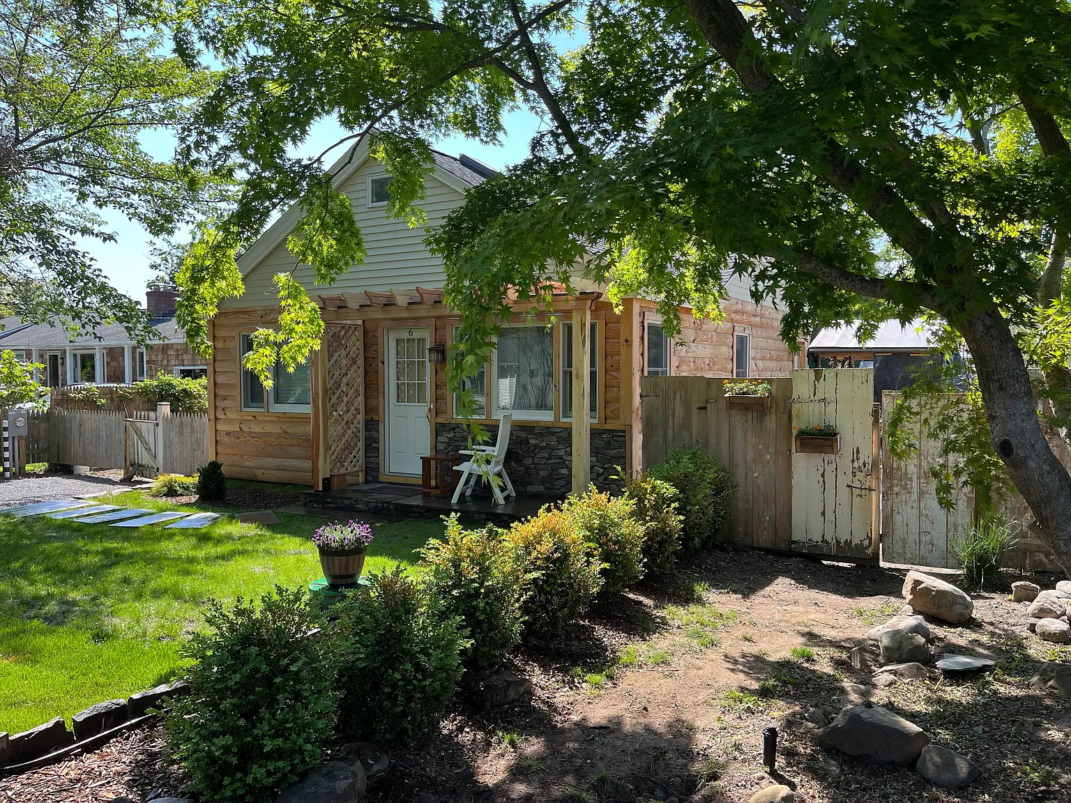 2 bed, 872 sqft, $4,000 — Photo 1