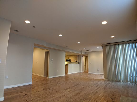 5th image of 5143 White Oak Ave Unit 102