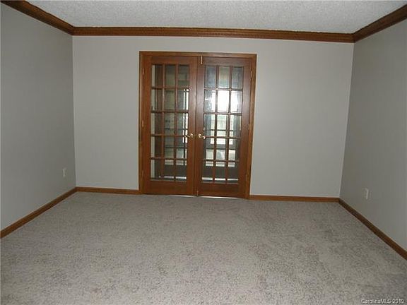 5th image of 695 Blue Heron Rd