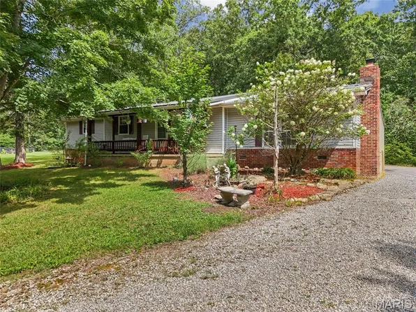 4033 Lakewood Dr, De Soto, MO 63020