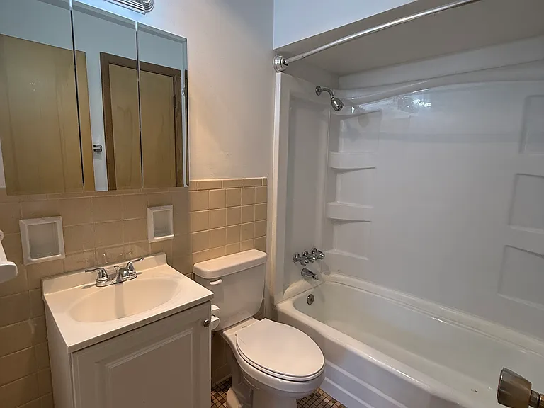 242 Noble Ave #111 — Photo 15