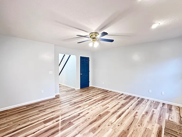 1906 Vladimir Dr — Photo 11
