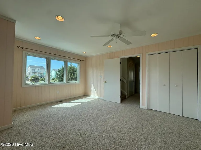 1154 Monroe Ln — Photo 12