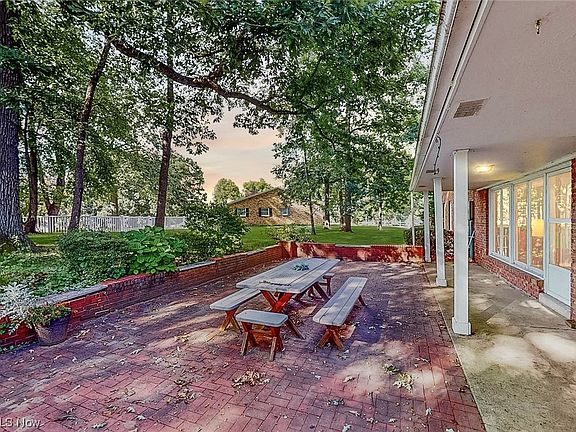 3rd image of 4807 White Oaks Dr