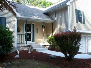 102 Taylor Dr, North Smithfield, RI 02896