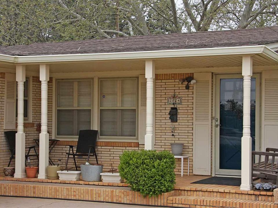 2nd image of 2824 Axtell St